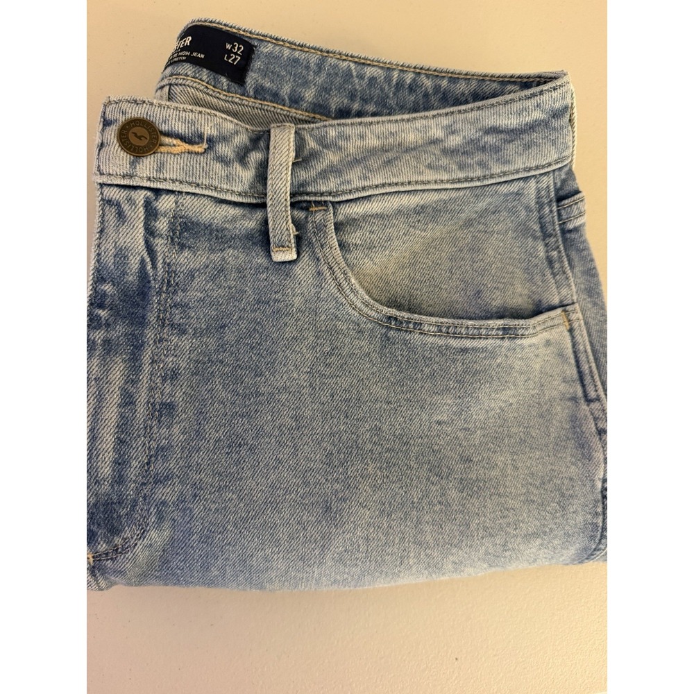 Hollister Women Curvy High Rise Mom Jeans Light Distressed 5-Pocket 25R 32x27